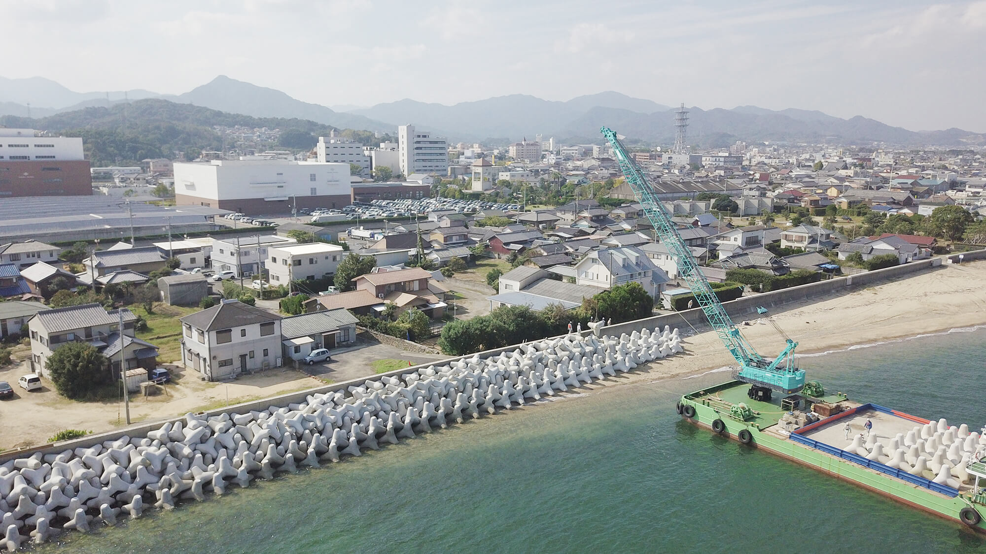 香川県の海岸工事現場をドローンで空撮した様子