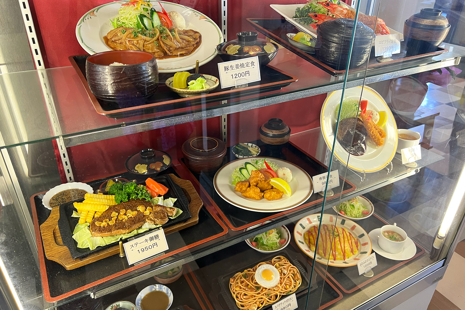 大川オアシスのメニューショーケース